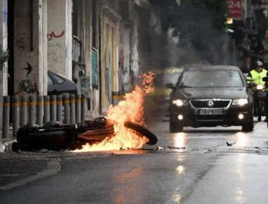 Οι λόγοι που οι αναρχικοί μαχαίρωσαν τον μοτοσικλετιστή στη Σόλωνος